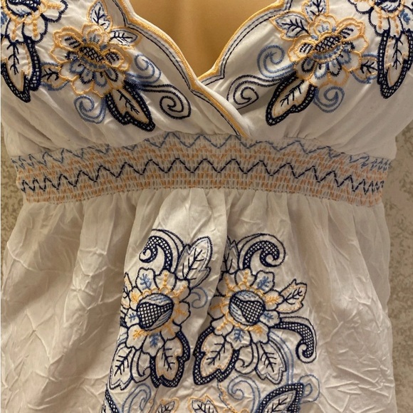 HeartSoul White and Navy Floral Tank Top - Picture 5 of 16